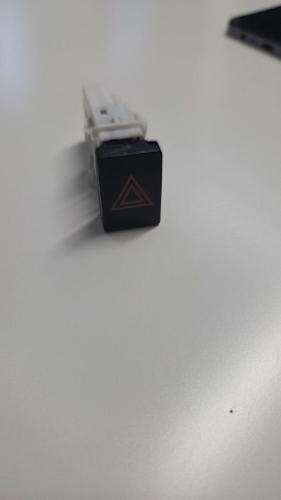 Бутон аварийни светлини Кашкай J10