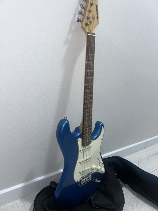 продаю электрогитару Rocket Stratocaster в синем цвете.