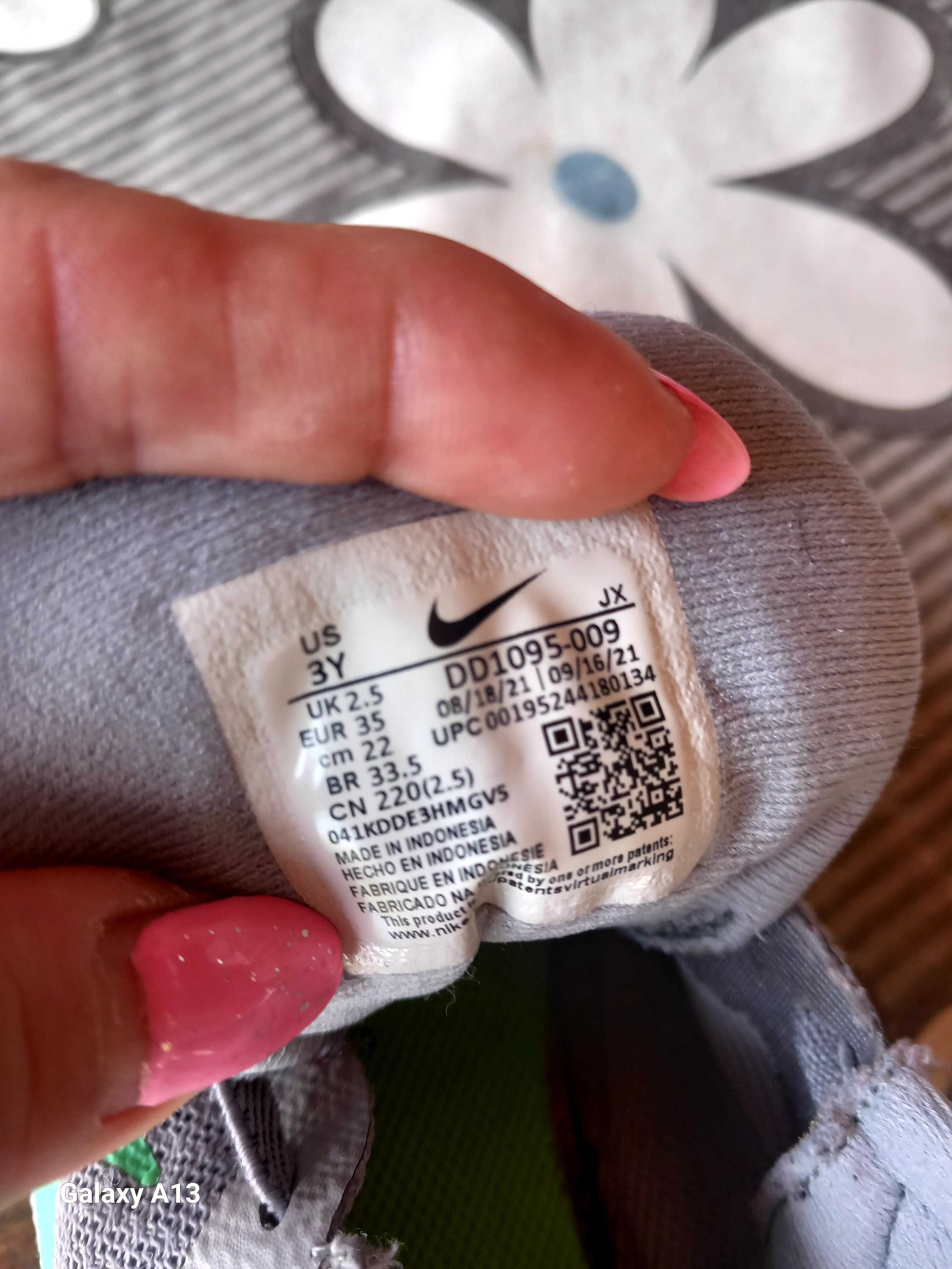 Маратонки NIKE  35 номер