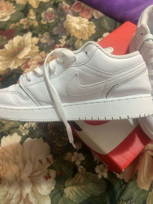Vând Jordan 1 low