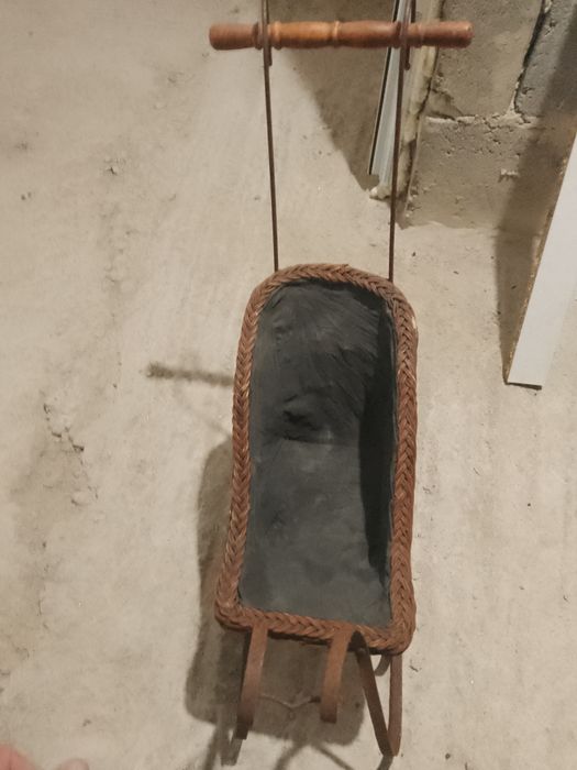 Антикварни колички за кукли