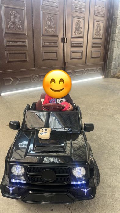 Электромобиль с пультом управления