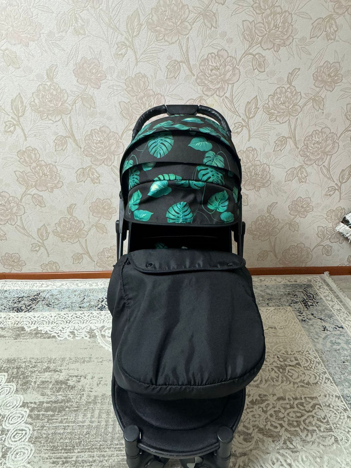Продам прогулочную каляску