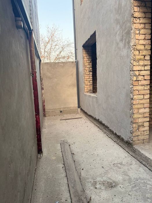 ПРОДАЁТСЯ КОТТЕДЖ — есть потенциал для создания уютного дома.