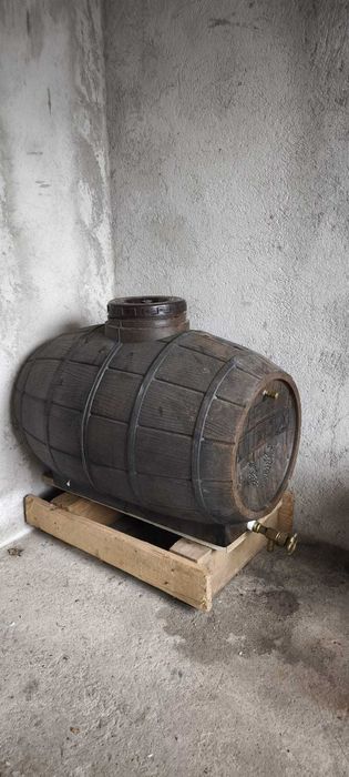 Vand butoi vin 140L si damigene .