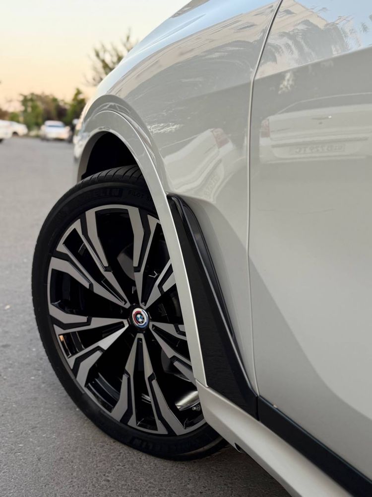 BMW X7  M60i продается