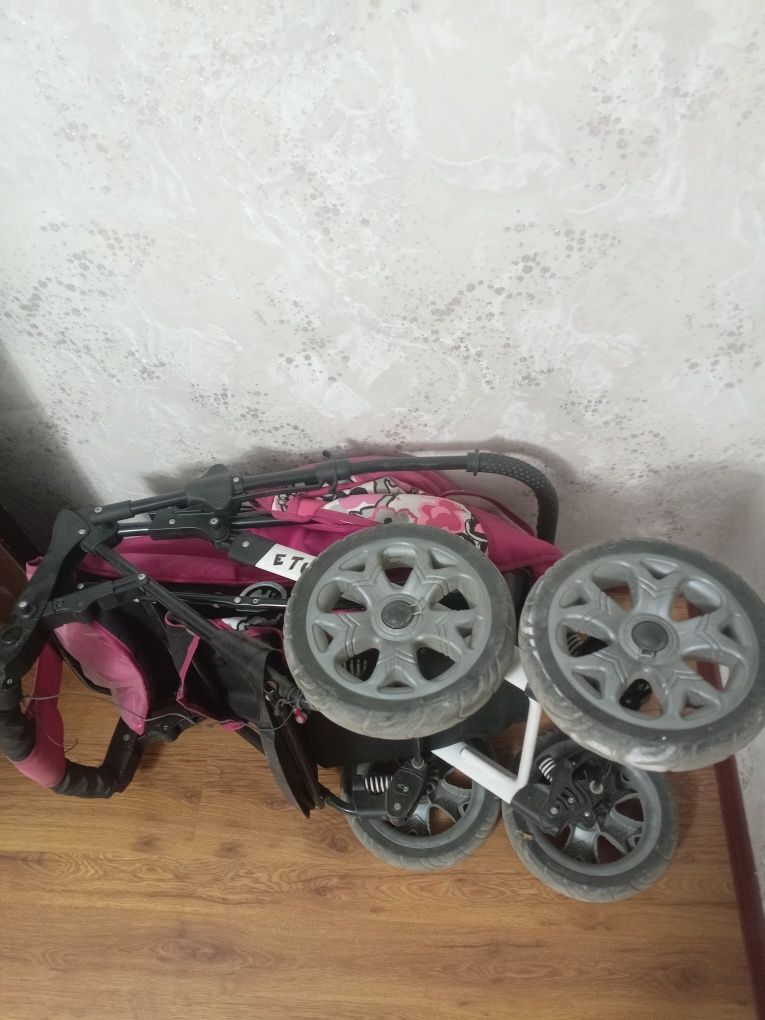 Продам детскую коляску