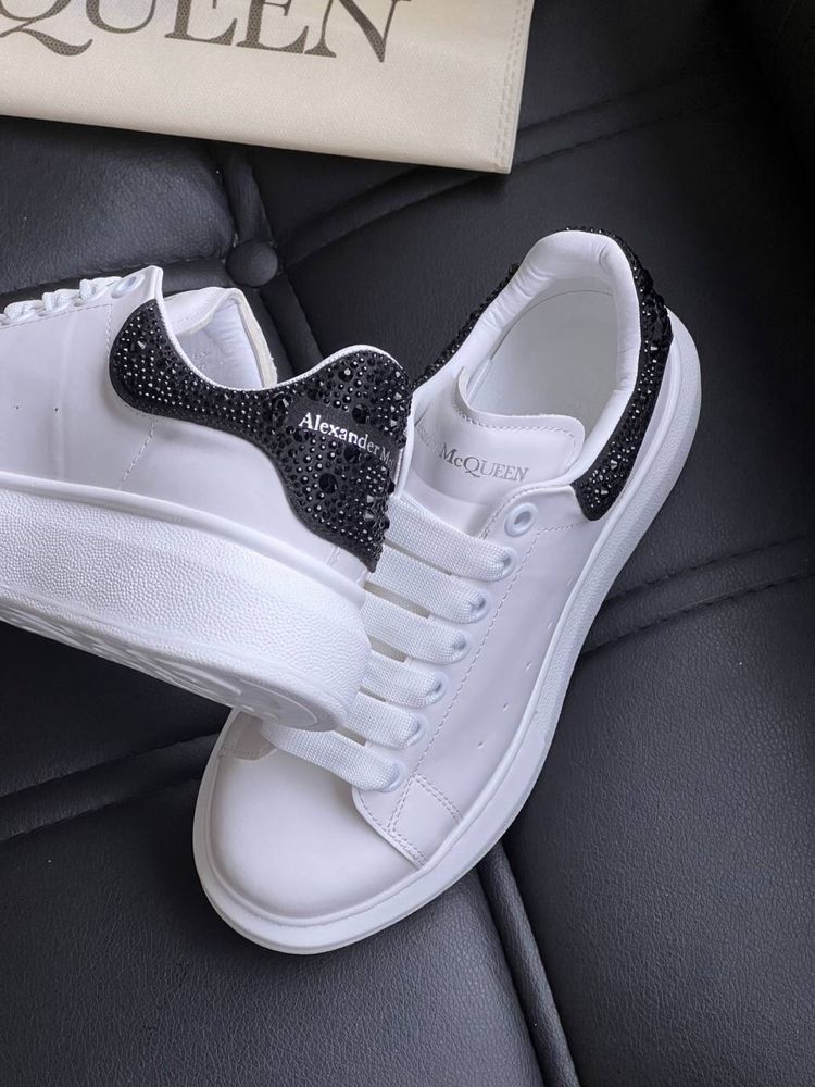 Adidasi Alexander Mcqueen noi!