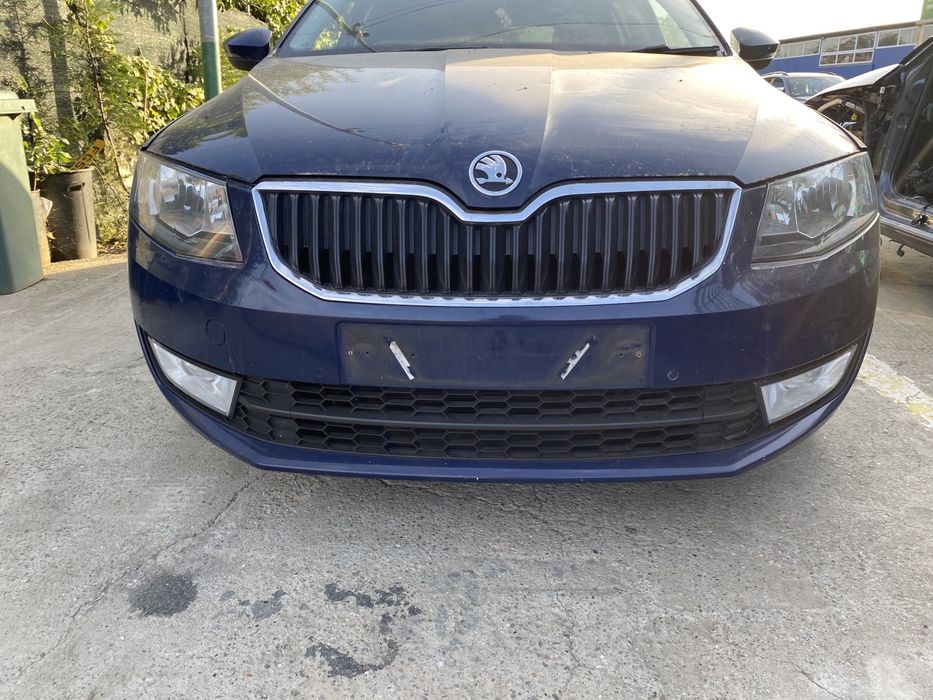 Bară față completă cu 6 senzori de parcare  Skoda Octavia 3 2015