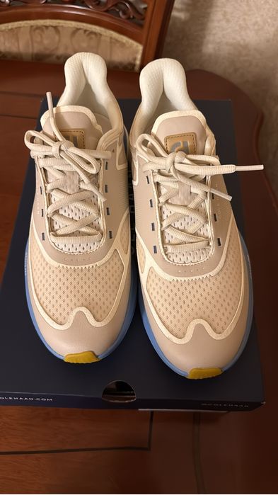 Кроссовки женские