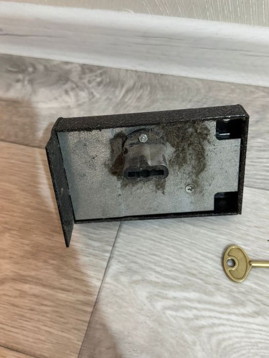 Продам дверной замок