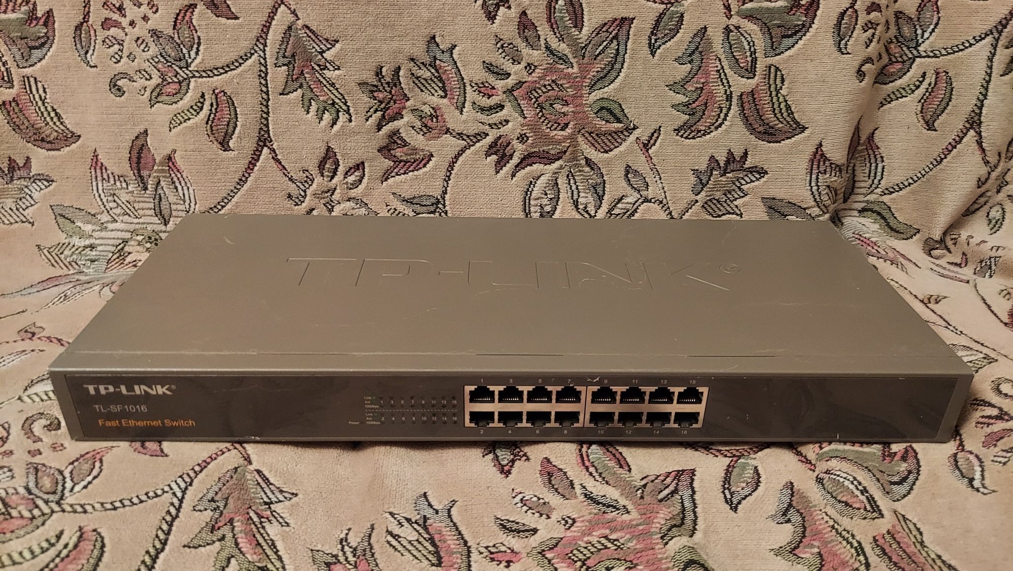 Комутатор TP-LINK TL-SF1016