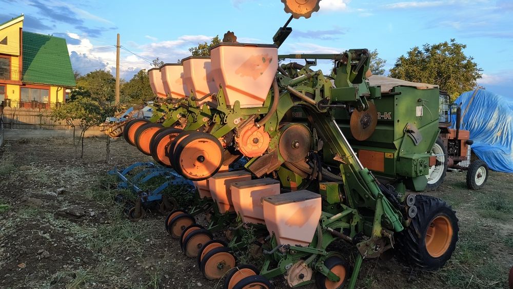 Semănatoare prășitoare Amazone 8r pliabilă