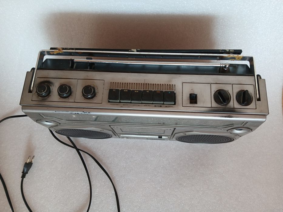 Радиокасетофон Hitachi TRK 8000E.