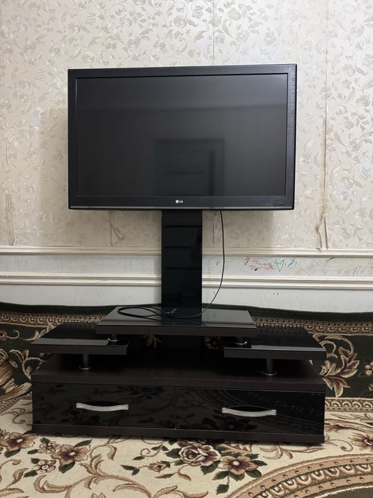 LG телевизор 43 диагональ LED дисплей с подставкой