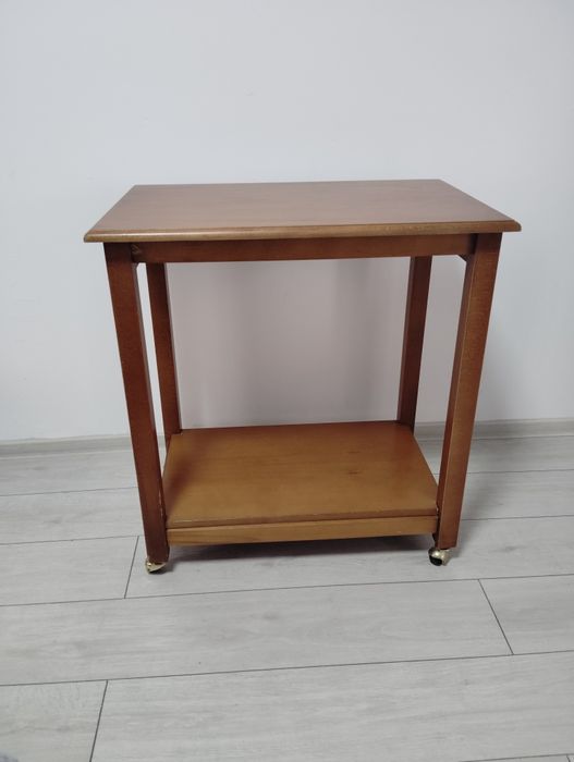 Vând măsuță din lemn