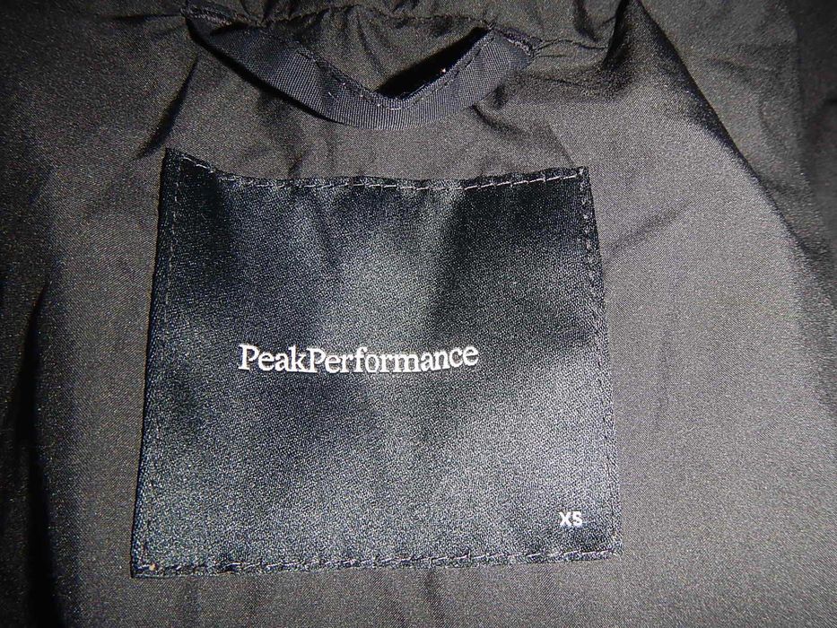 Geaca Pek Performance cu umplatura sitetica. Marimea XS-Women.