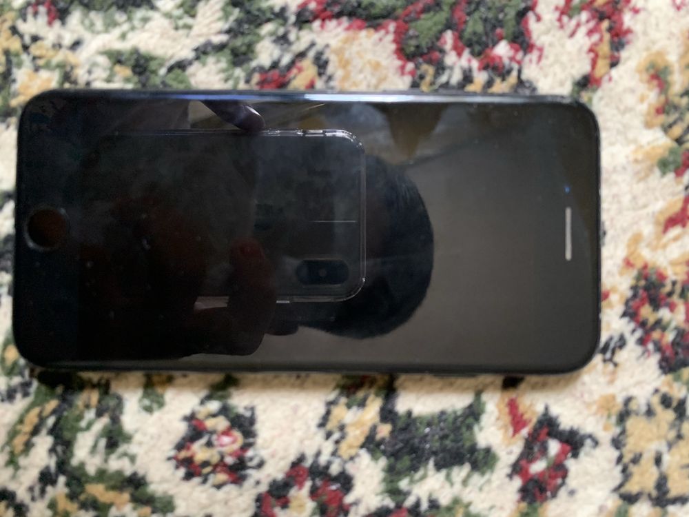 Iphone 7 qotmasdan ishledi