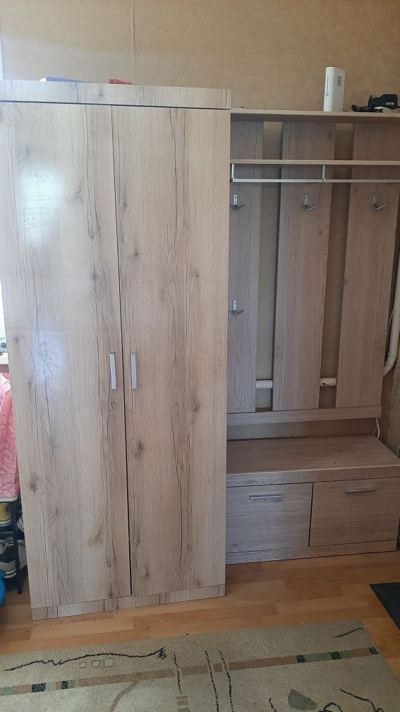 Продаётся  шкаф для прихожей