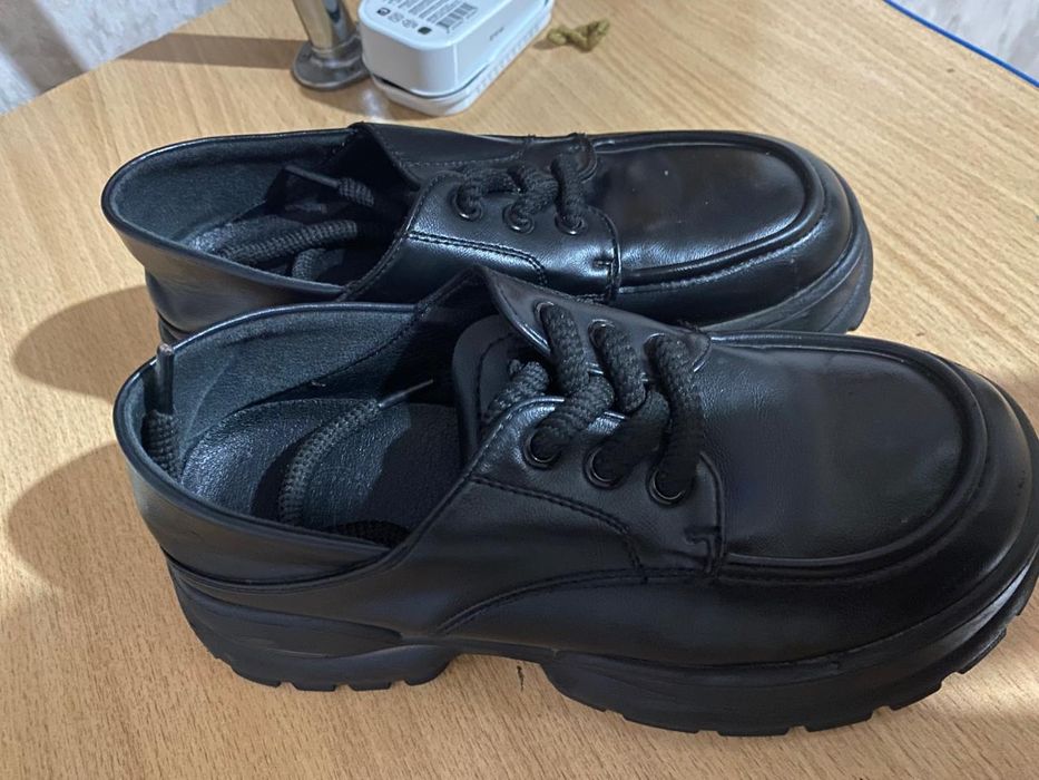 Продам  лоферы черные