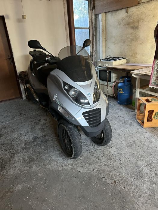 Piaggio mp3 400…..