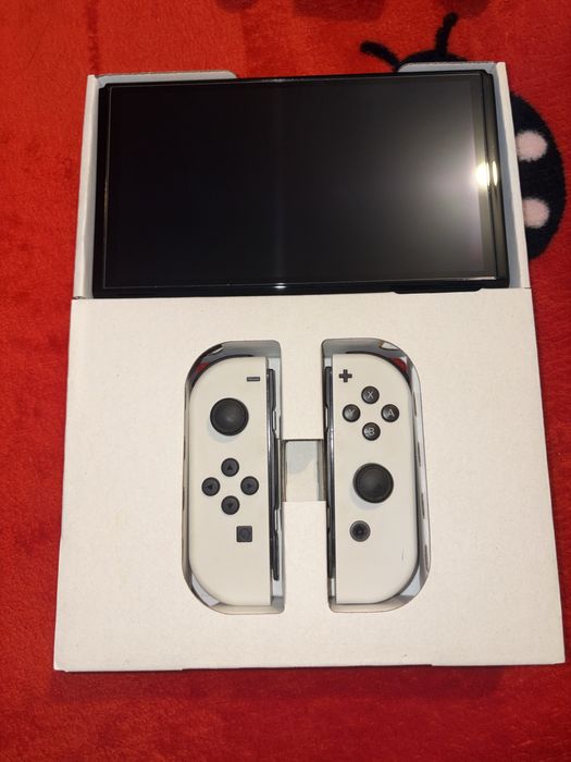 Nintendo Switch OLED,alb/negru,Marokart deluxe8,stare buna!!
