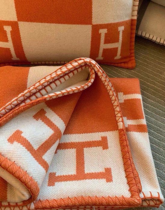 Hermes одеяло и възглавница