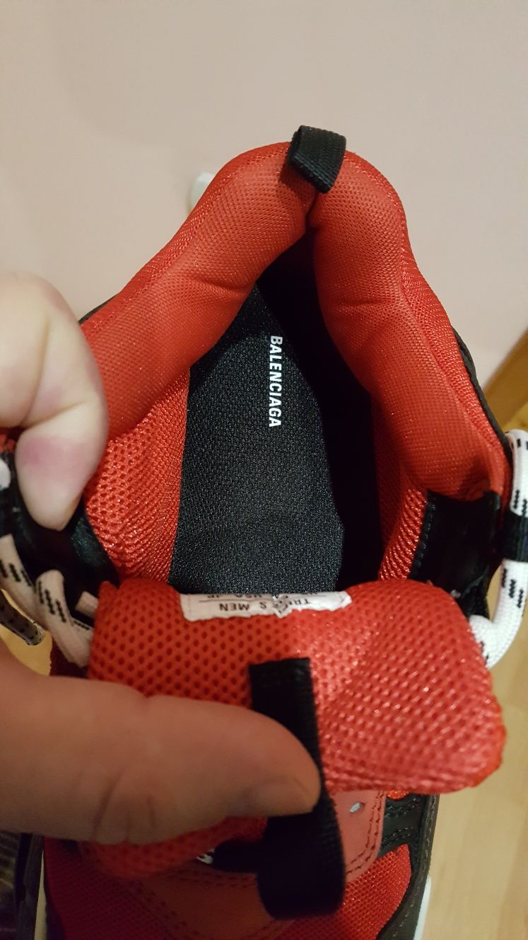 Vând sau schimb Balenciaga triple s 100% originali [autentici]