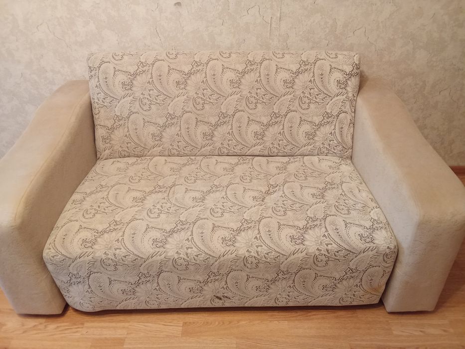 Продам диван в хорошем состоянии.