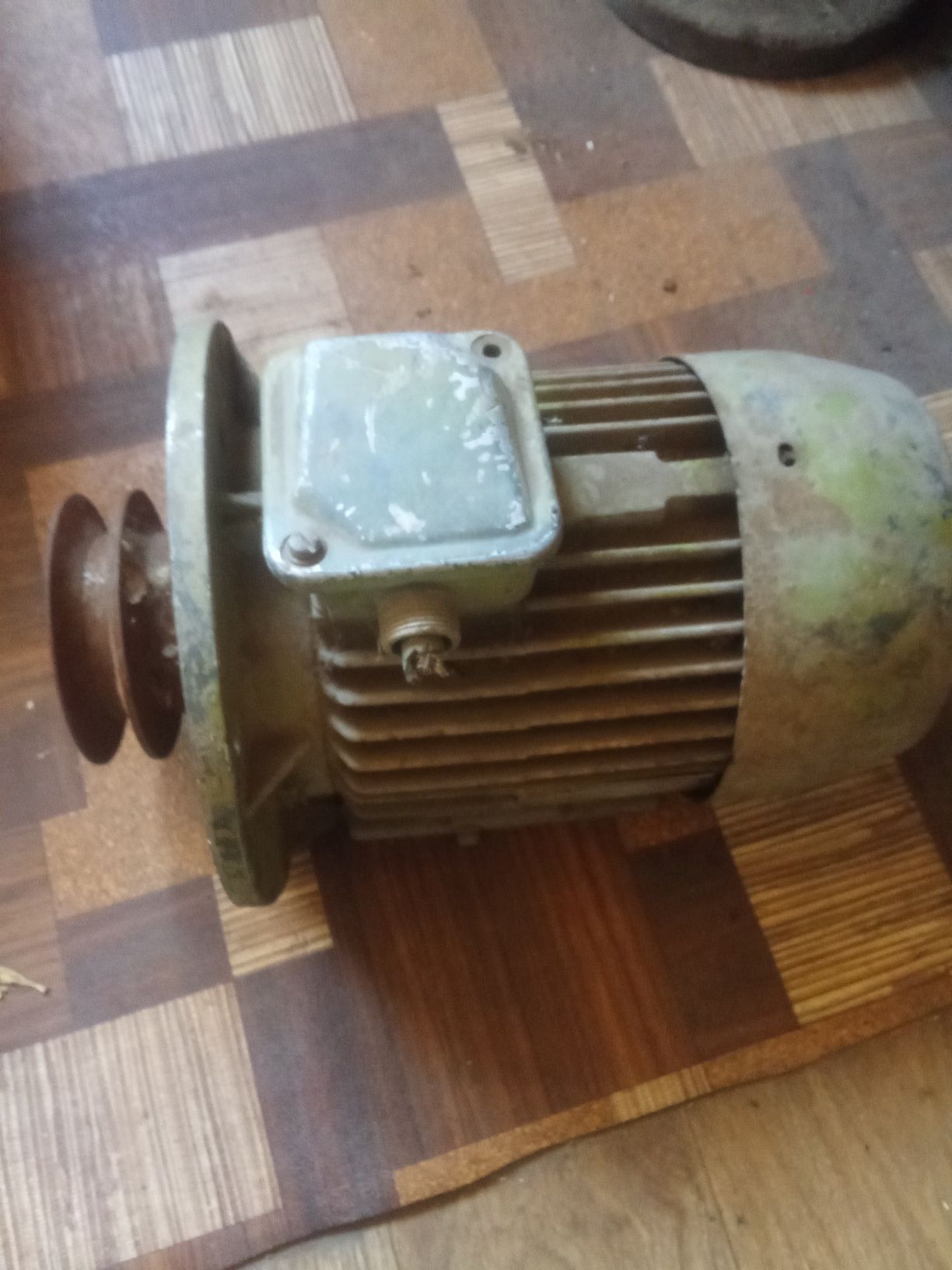 Электродвигатель 380вт 2.2квт1500об