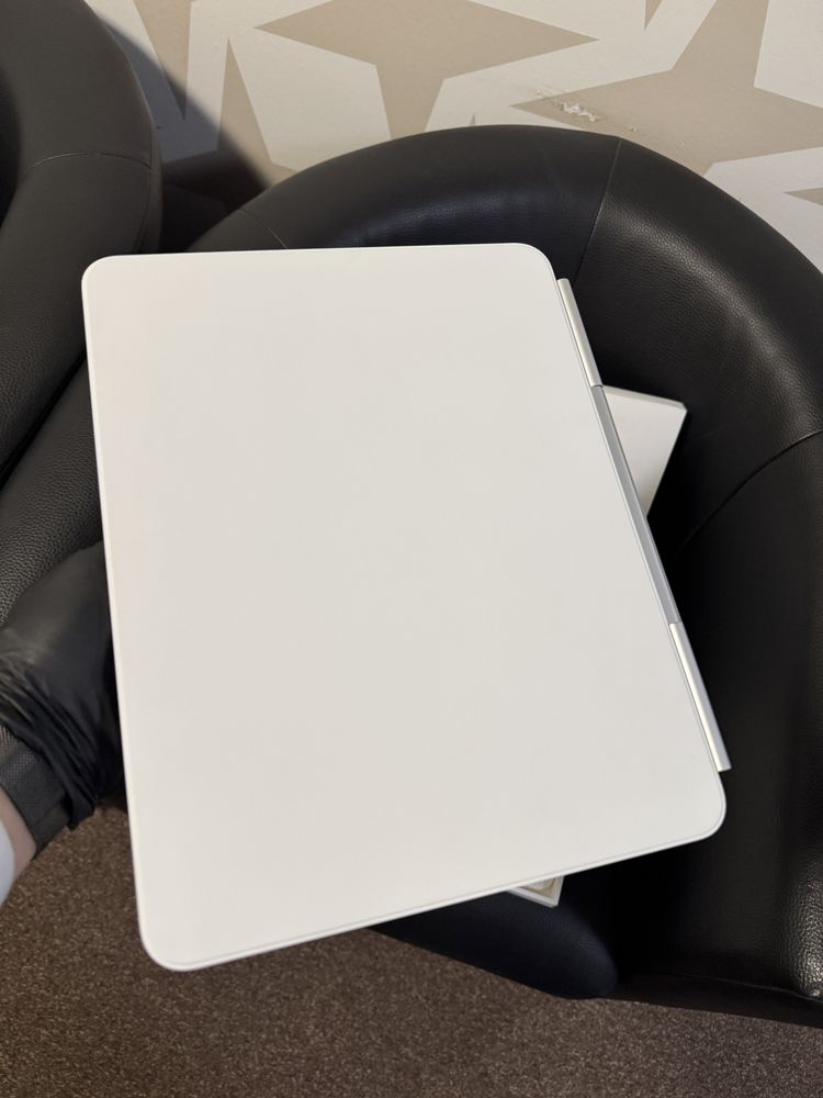 iPad Pro 13 - inch Magic Keyboard White British / Nouă originală