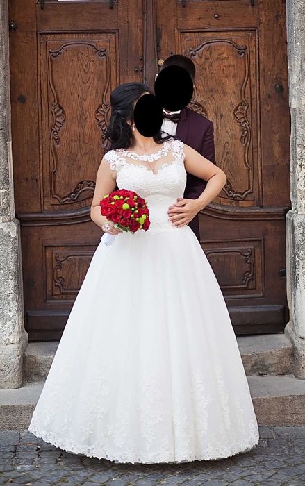 Vand rochie de mireasa cu corset,culoarea ivory+crinolina+voal+ac. par