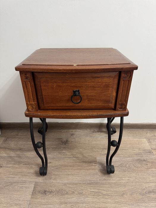 Продам тумбочку прикроватную дерево