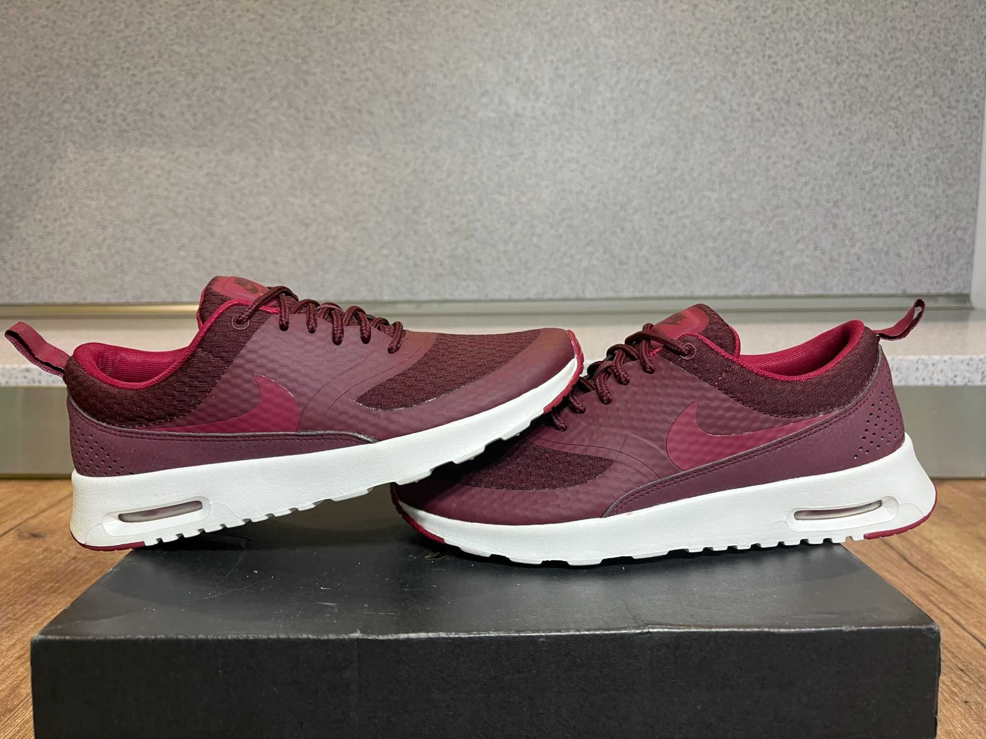 НОВО *** Оригинални Nike Air Max Thea Night Maroon/Nbl Red