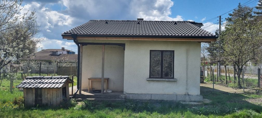 Къща - вила в село средна Смолница да 9 км от Добрич