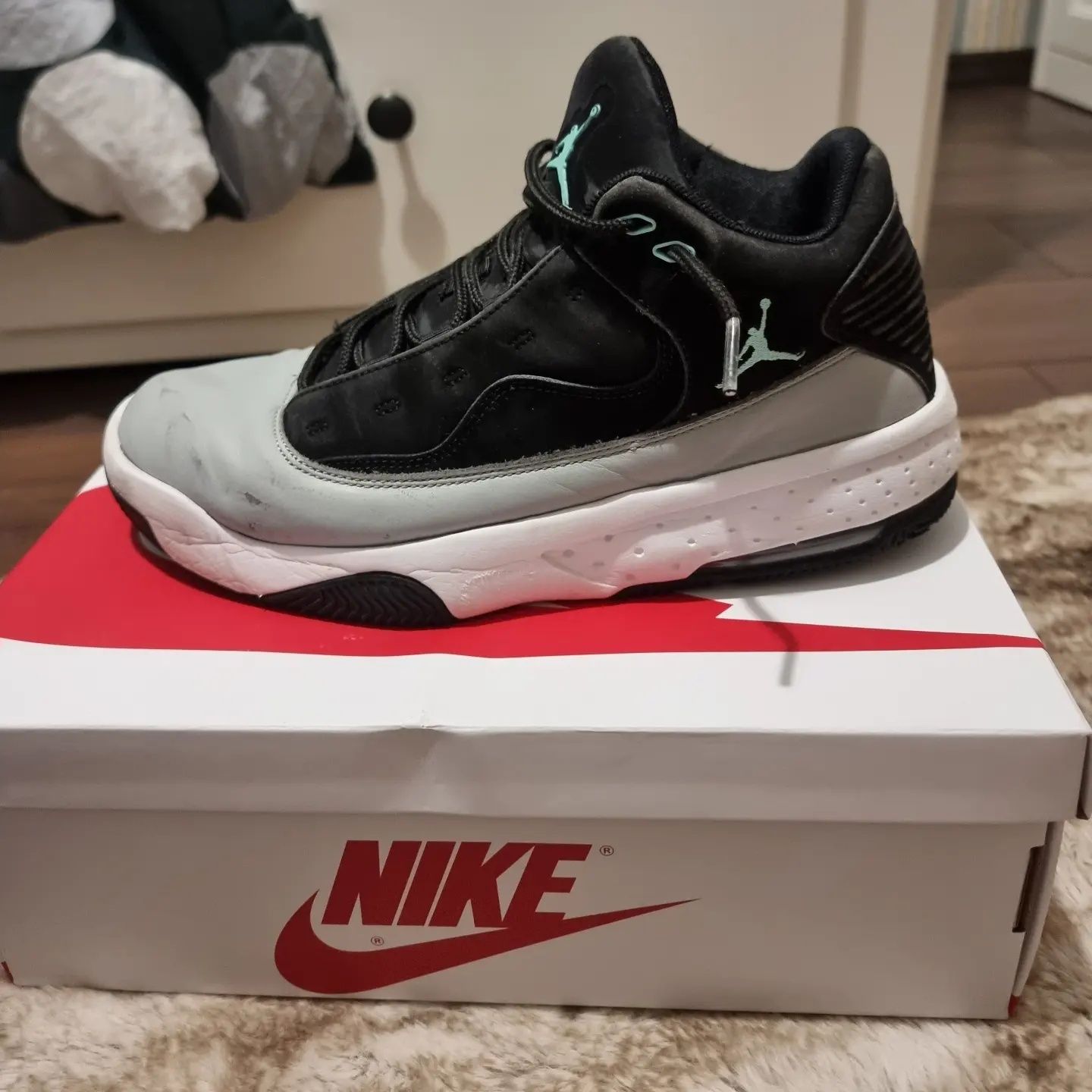 Jordan max aura 2