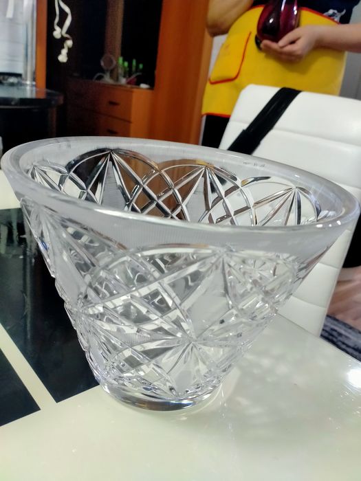 Продам салатницу хрустальную