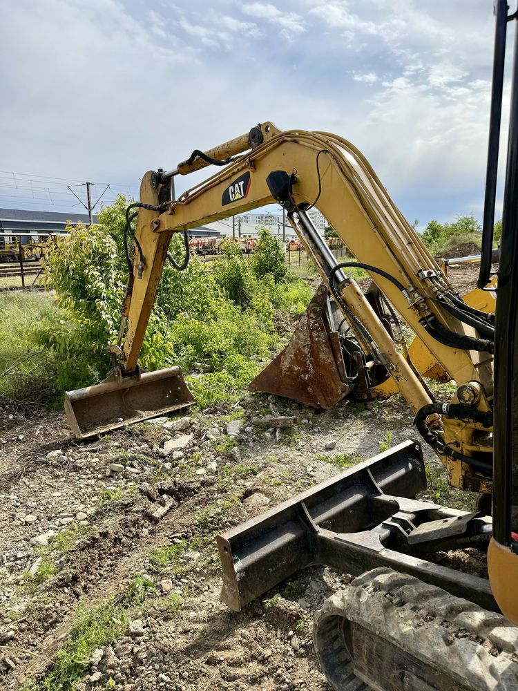 Miniexacavator Caterpillar 303.5 / 3630 kg / reconditionat complet