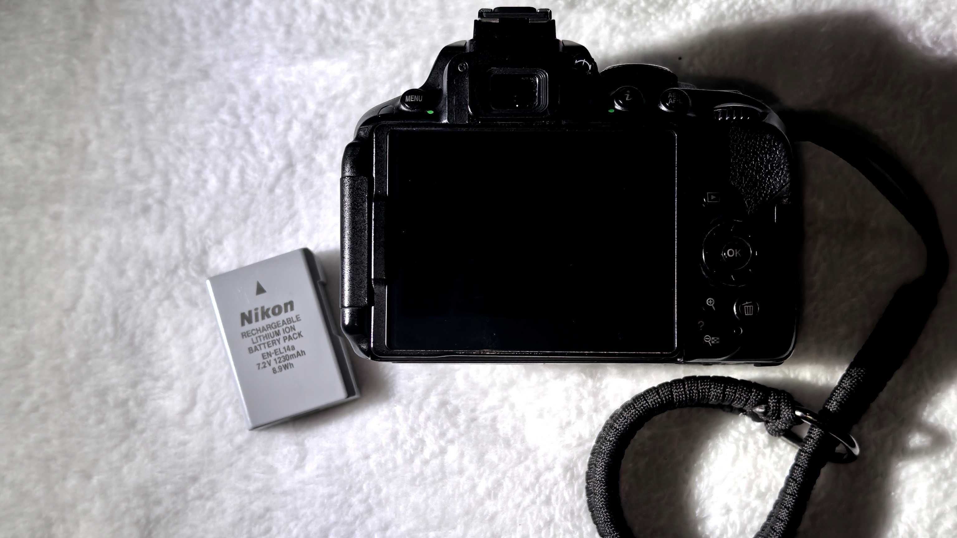 Тяло Nikon D5300 с два обектива