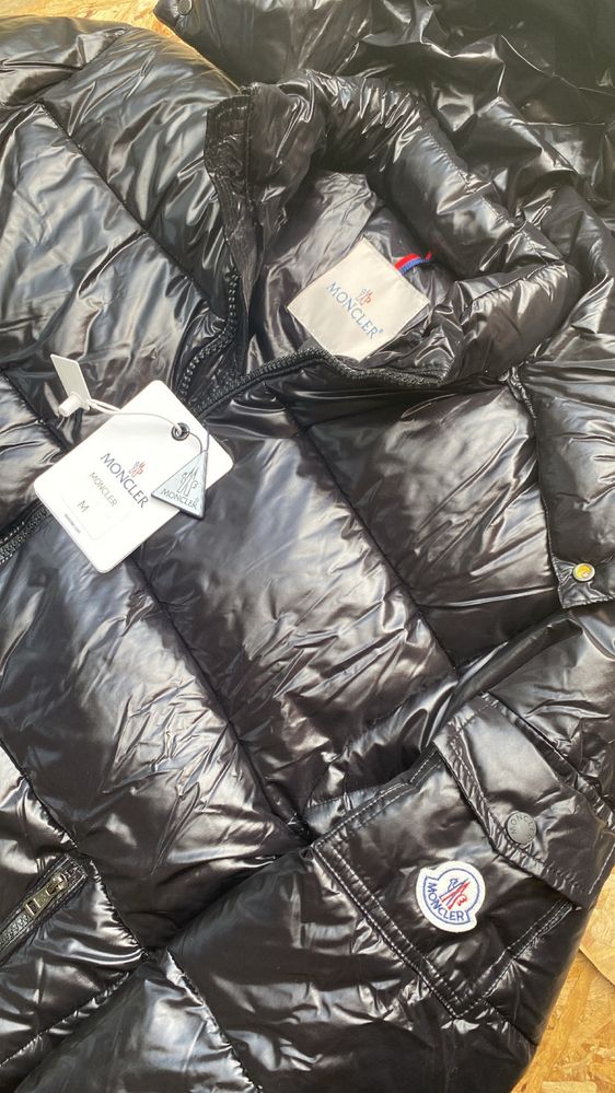 Moncler яке.