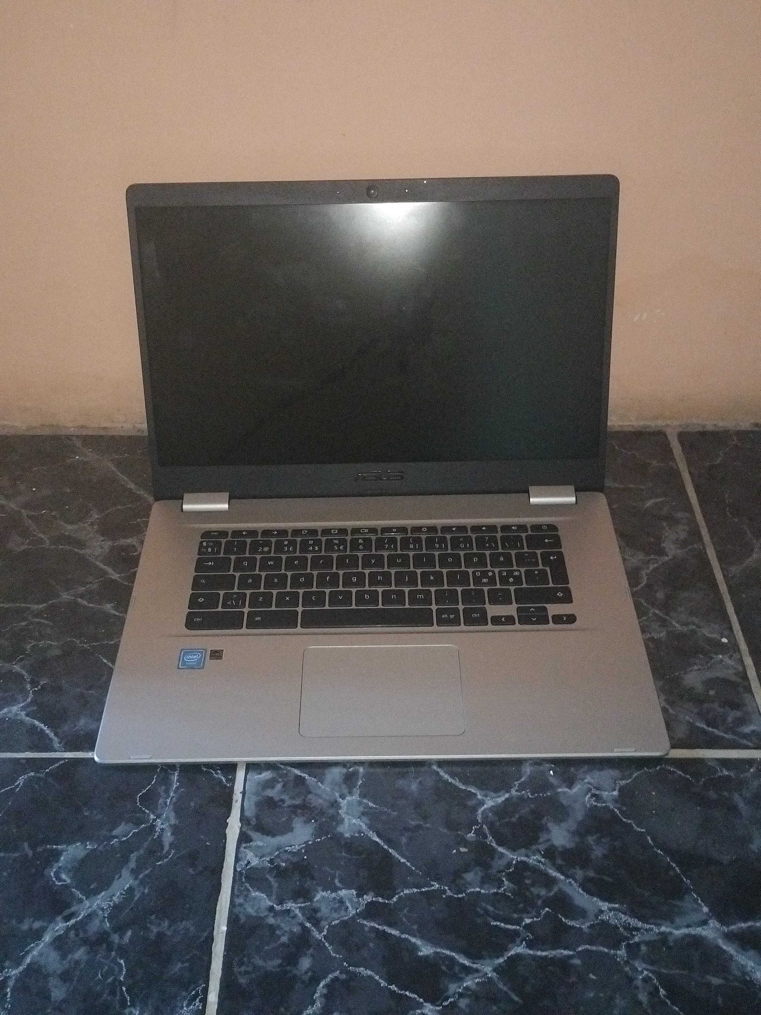 Laptop ASUS Dysplai spart.Pentreu piese