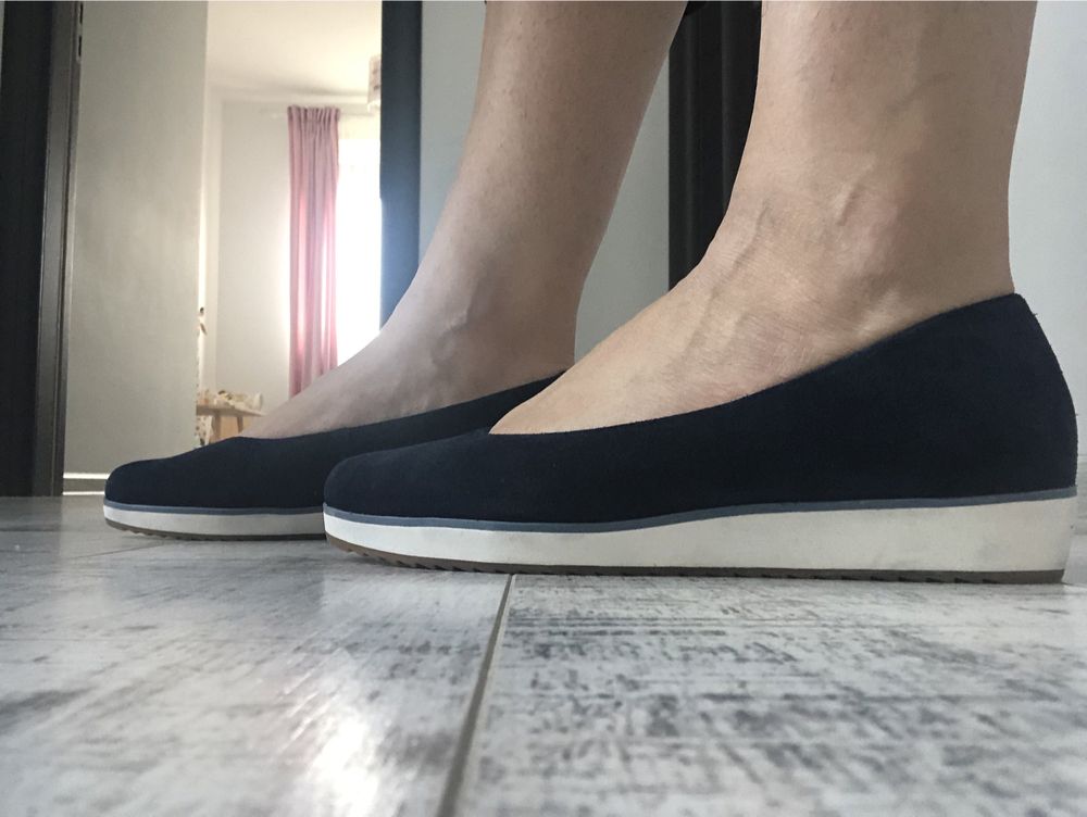 Balerini Clarks din piele intoarsa