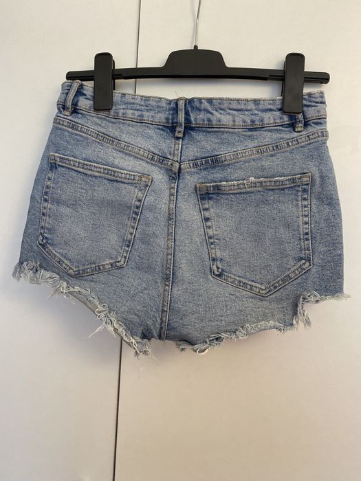 Pantaloni scurti Zara