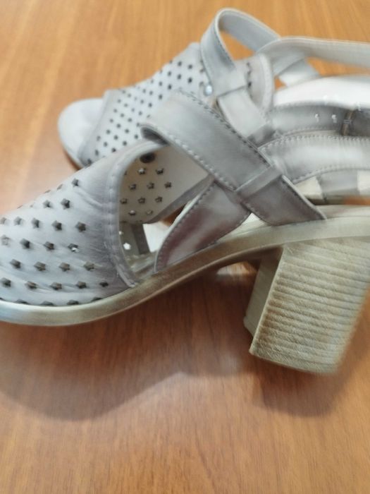 Дамски сандали велурени 37