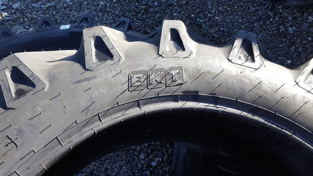 12.4-32 cauciucuri noi marca BKT cu 8 pliuri anvelope tractor