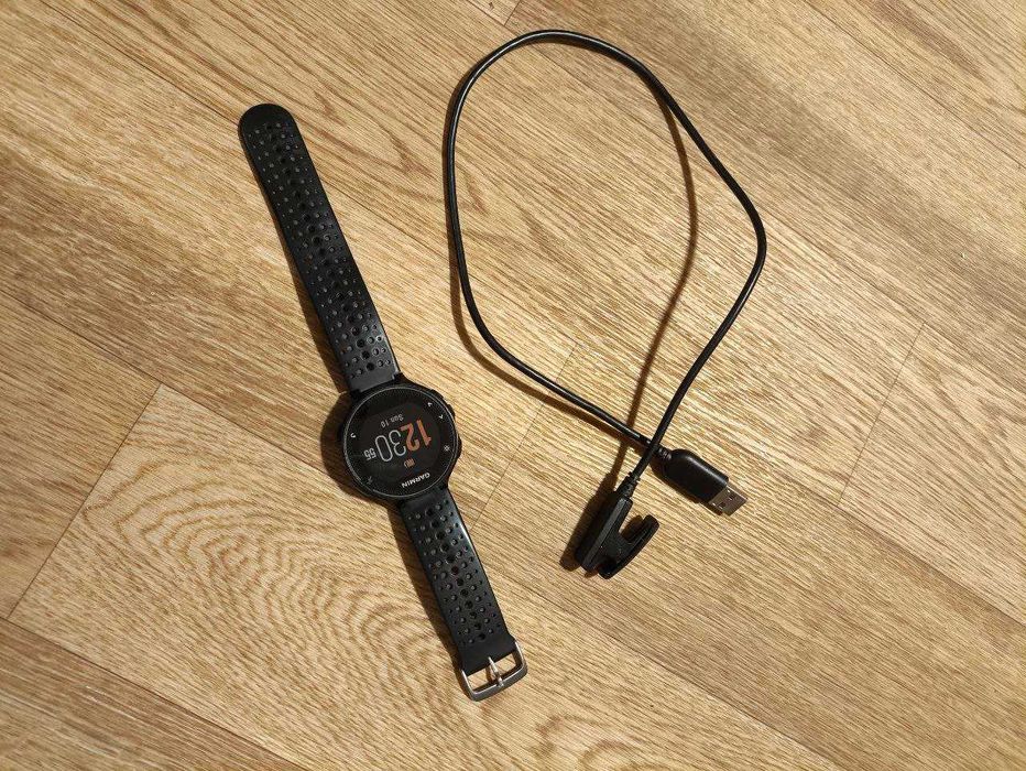 Спортивные смарт часы Garmin Forerunner 235