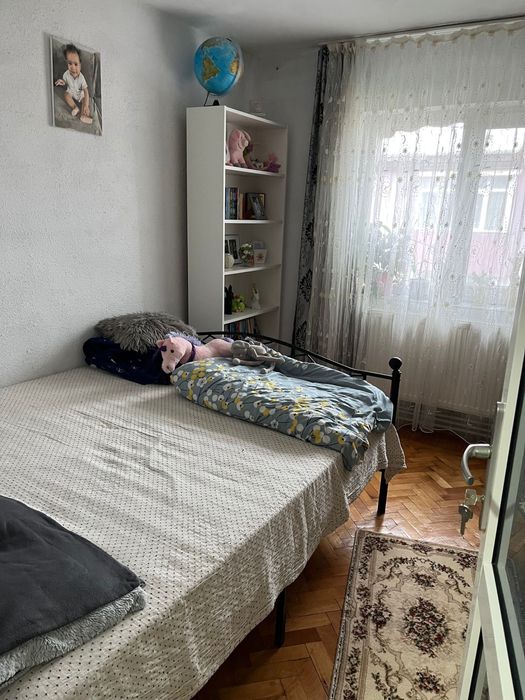 Apartament 3 camere de vânzare