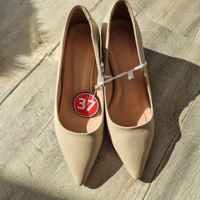 Pantofi nude 37 cu toc auriu