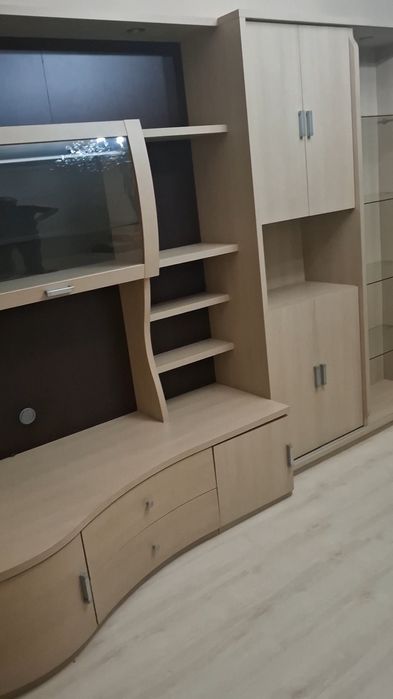 Срочно продам стенку в зал, в отличном состоянии