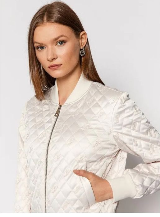 Яке Guees много запазено